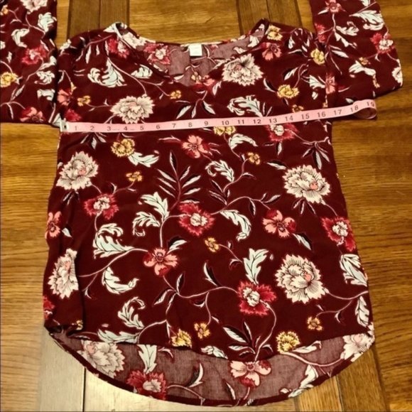 𝅺OLD Navy Floral Top - Lightweight - Picture 3 of 5